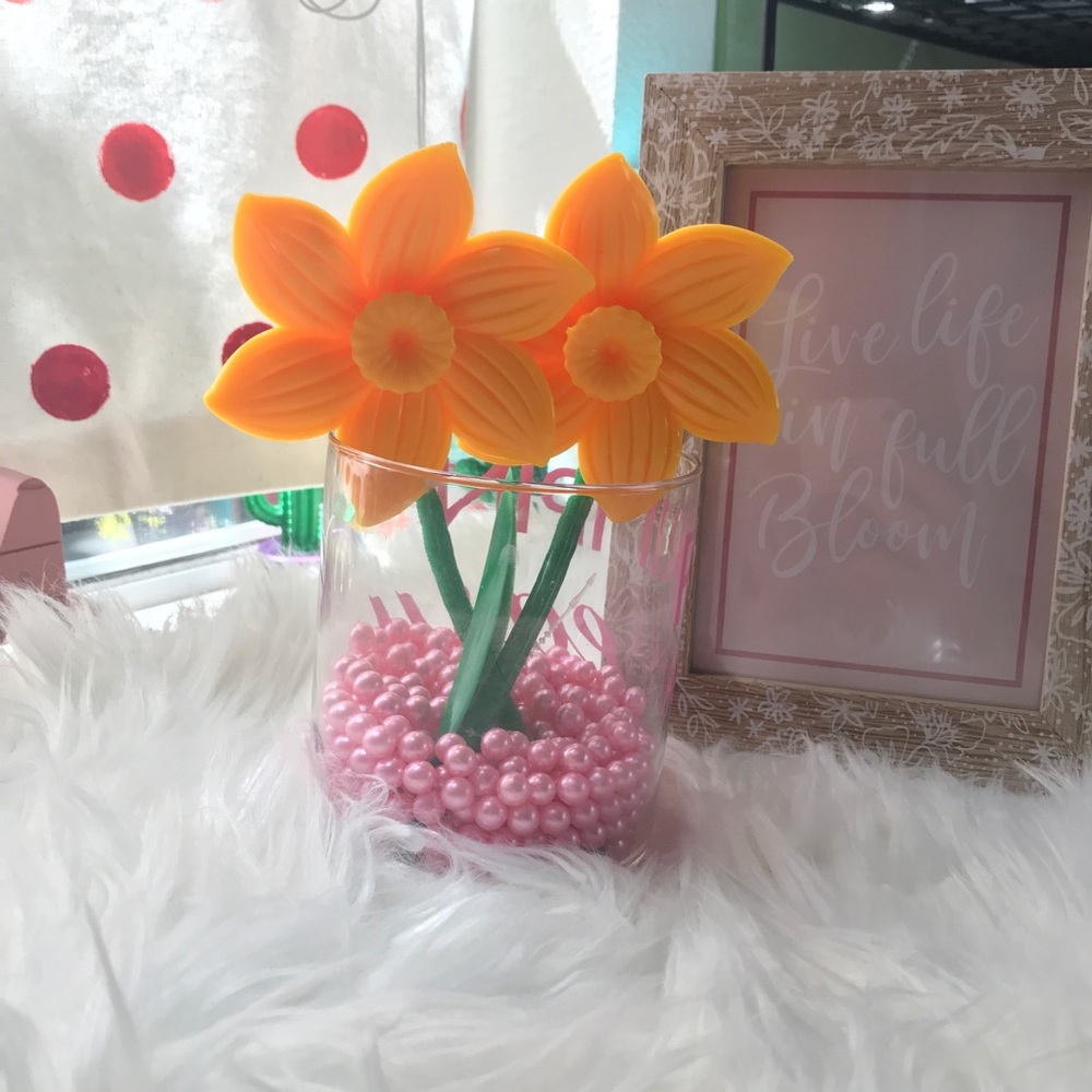 ✨HP✨ Daffodils 🌼 Plastic Faux Floral Arrangement